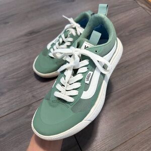 Vans Low-Top Sneakers in Mint and White